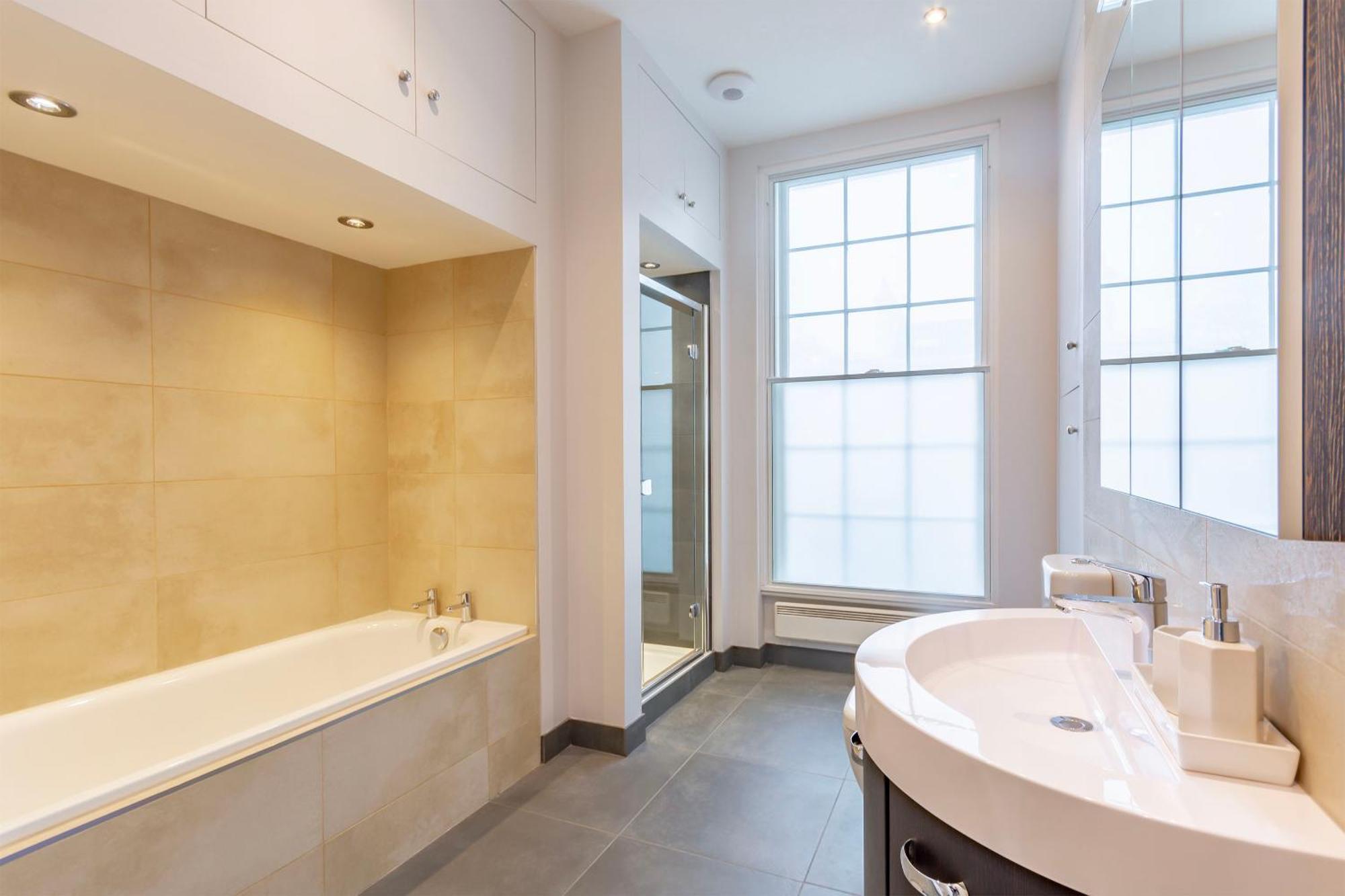 Luxury Spacious Flat For 4 Guests & Free Parking Apartment