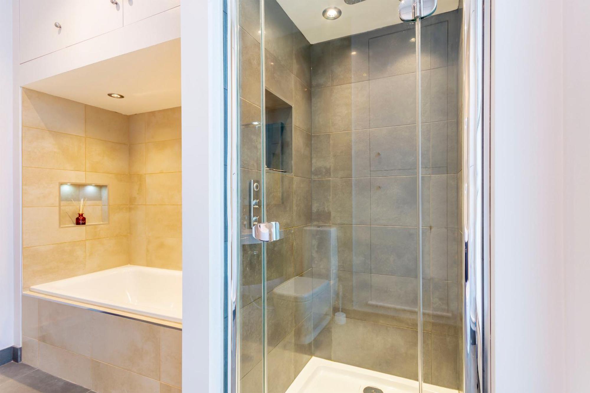 Luxury Spacious Flat For 4 Guests & Free Parking Apartment