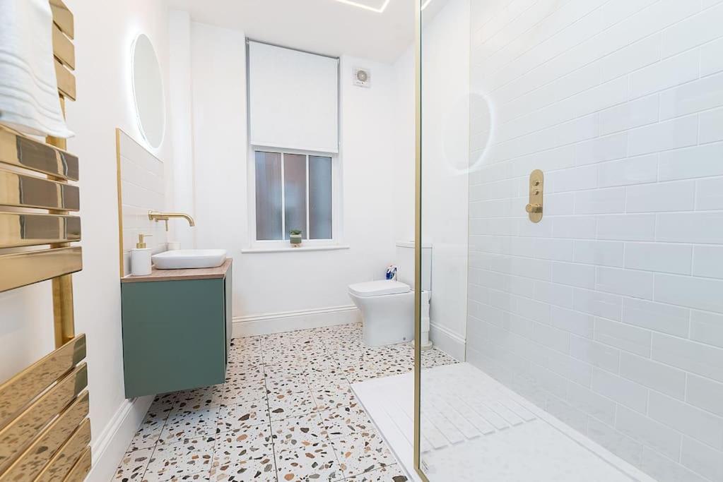 Modern 2 Bed In Centre - Free Parking - 6 Guests Apartment Nottingham