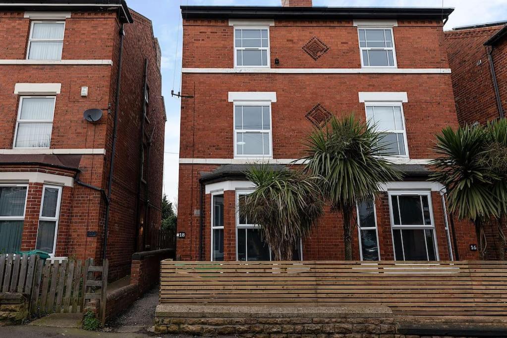 Modern 2 Bed In Centre - Free Parking - 6 Guests Apartamento *