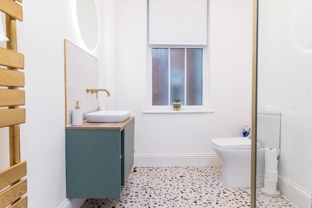 Modern 2 Bed In Centre - Free Parking - 6 Guests Apartamento Nottingham