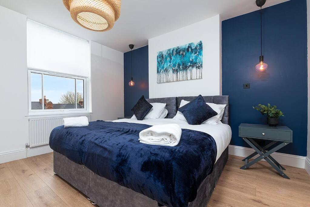 Modern 2 Bed In Centre - Free Parking - 6 Guests Apartamento