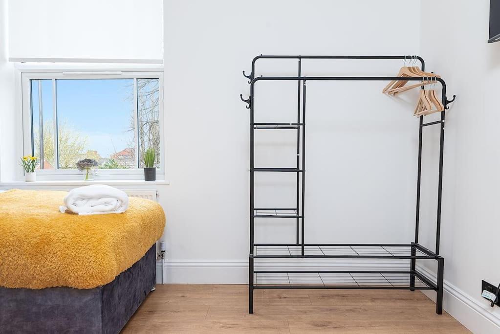 Modern 2 Bed In Centre - Free Parking - 6 Guests