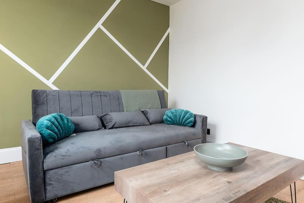 Modern 2 Bed In Centre - Free Parking - 6 Guests Apartment