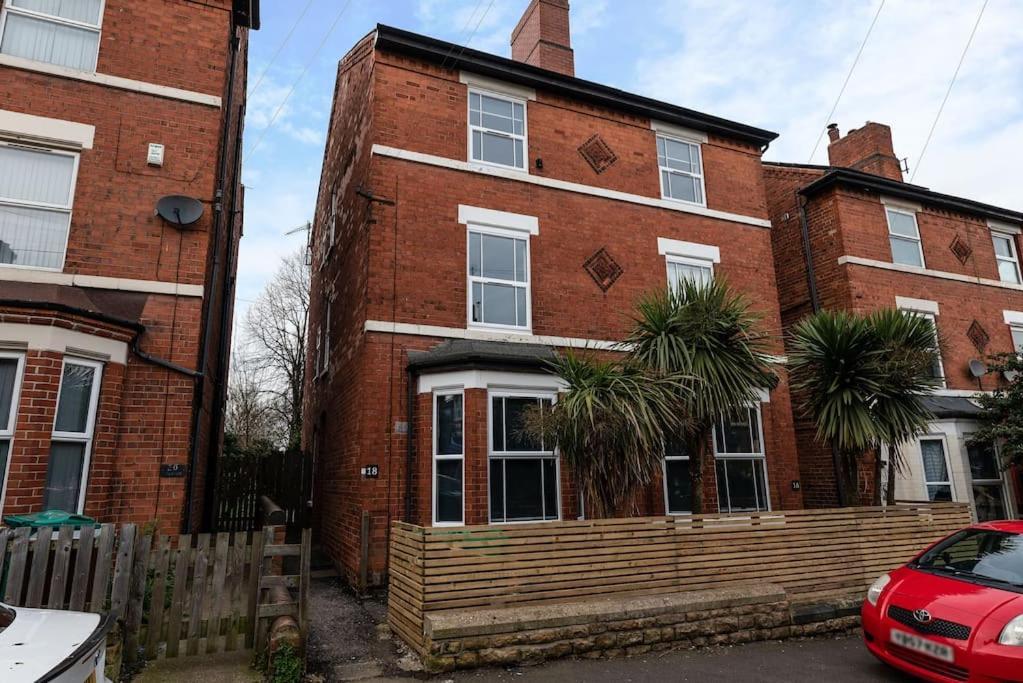 Modern 2 Bed In Centre - Free Parking - 6 Guests Apartment Nottingham