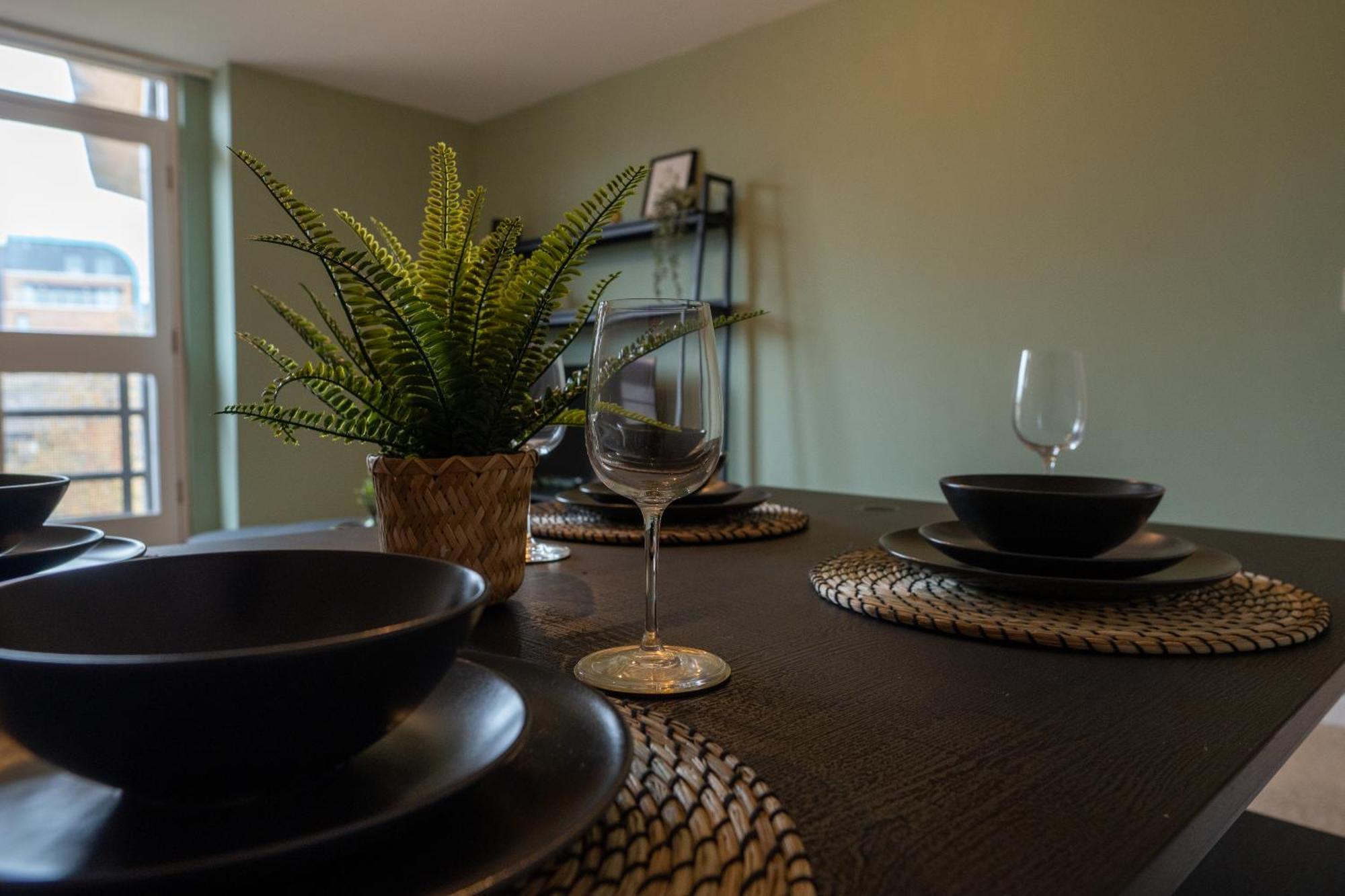 Centre - 2br - Free Parking - Long Apartment