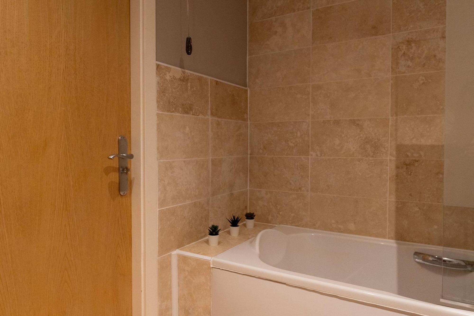 Centre - 2br - Free Parking - Long Nottingham