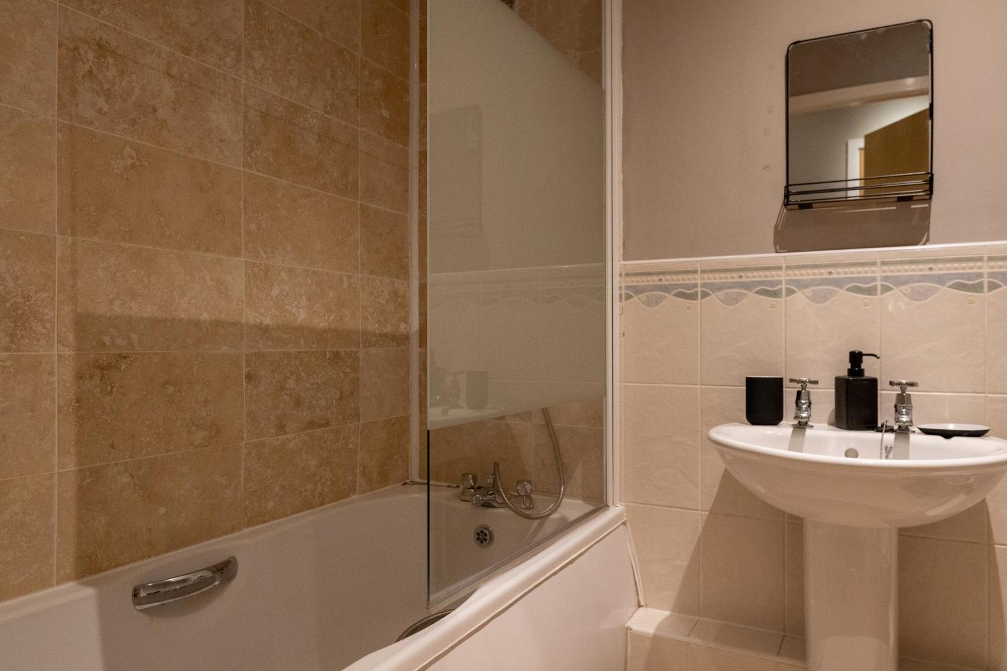 Centre - 2br - Free Parking - Long Apartment Nottingham