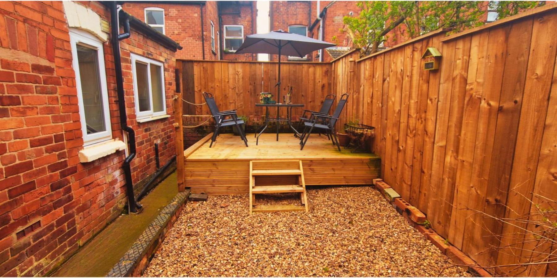 Spacious In Modern House Near