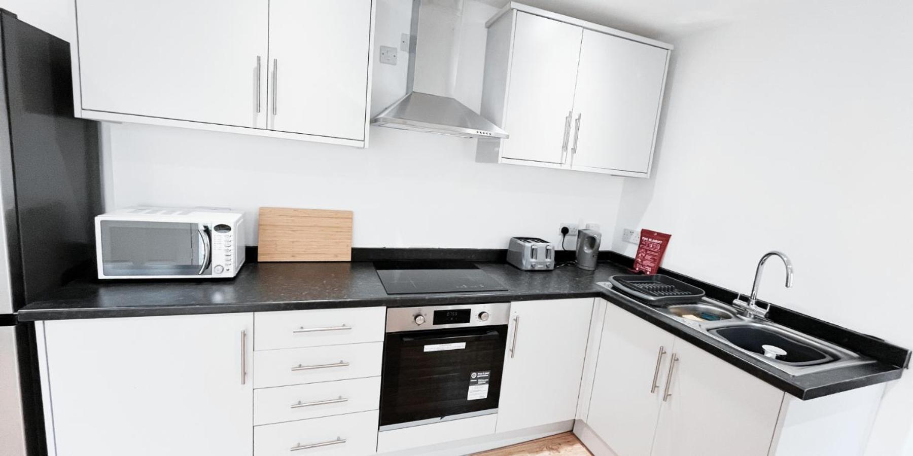 Apartamento Spacious In Modern House Near