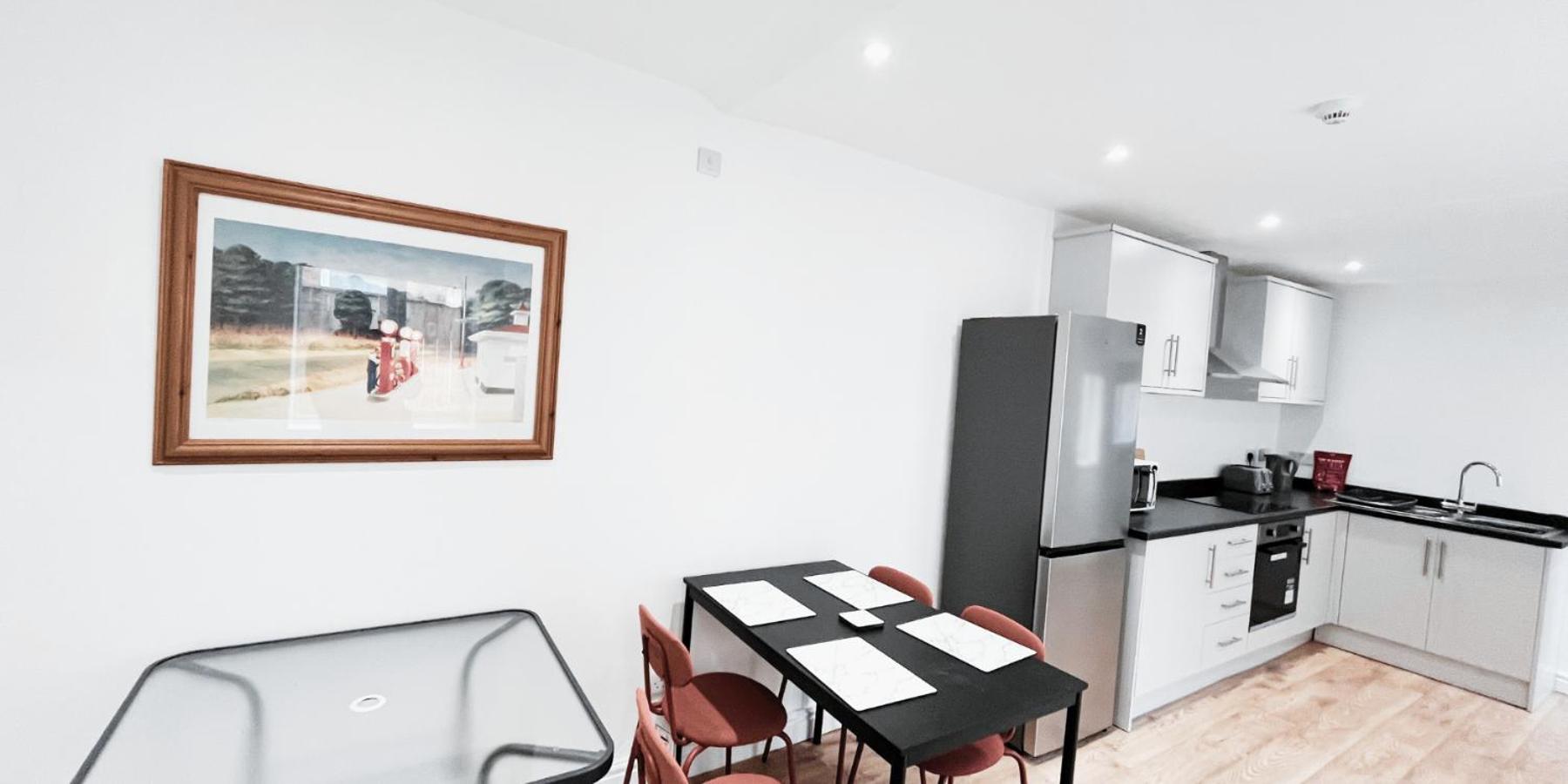 Spacious In Modern House Near Apartment