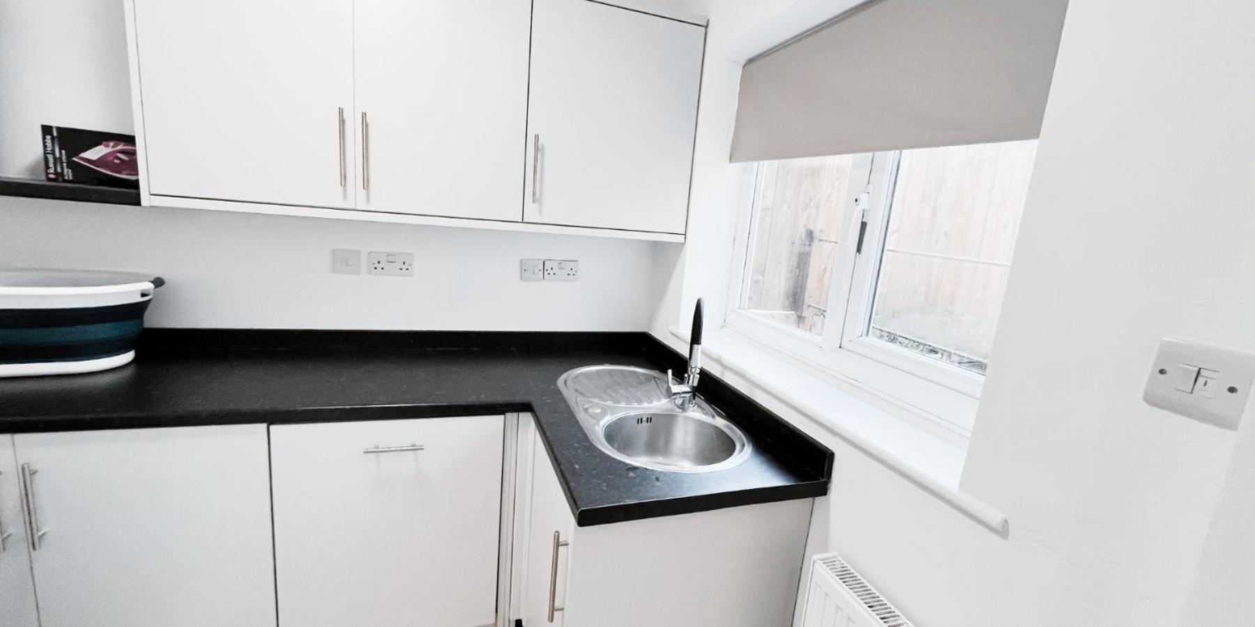 Apartment Spacious In Modern House Near