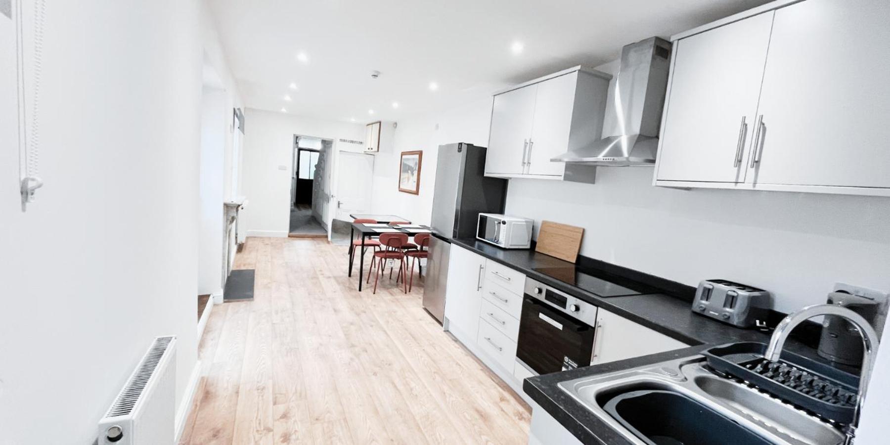 Apartment Spacious In Modern House Near Nottingham