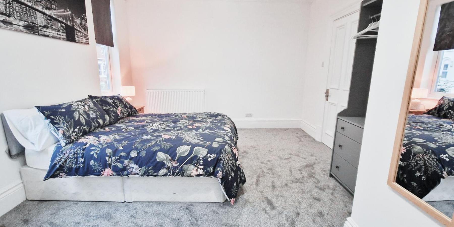 Spacious In Modern House Near