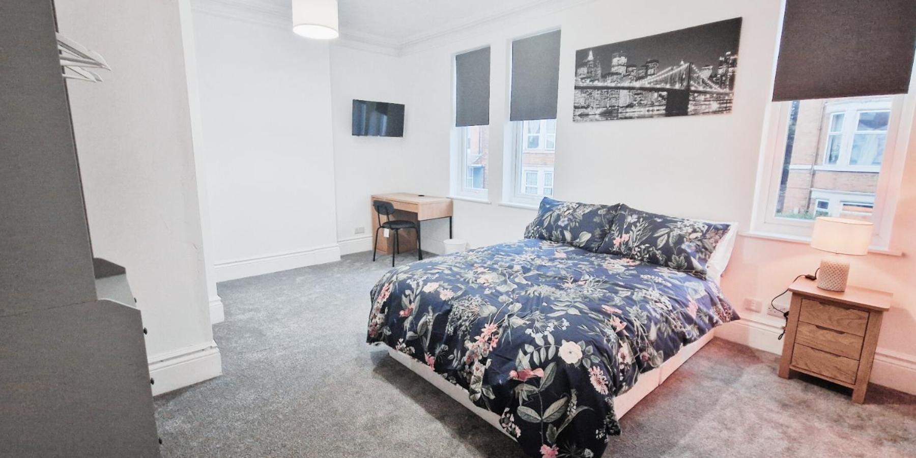 Apartment Spacious In Modern House Near