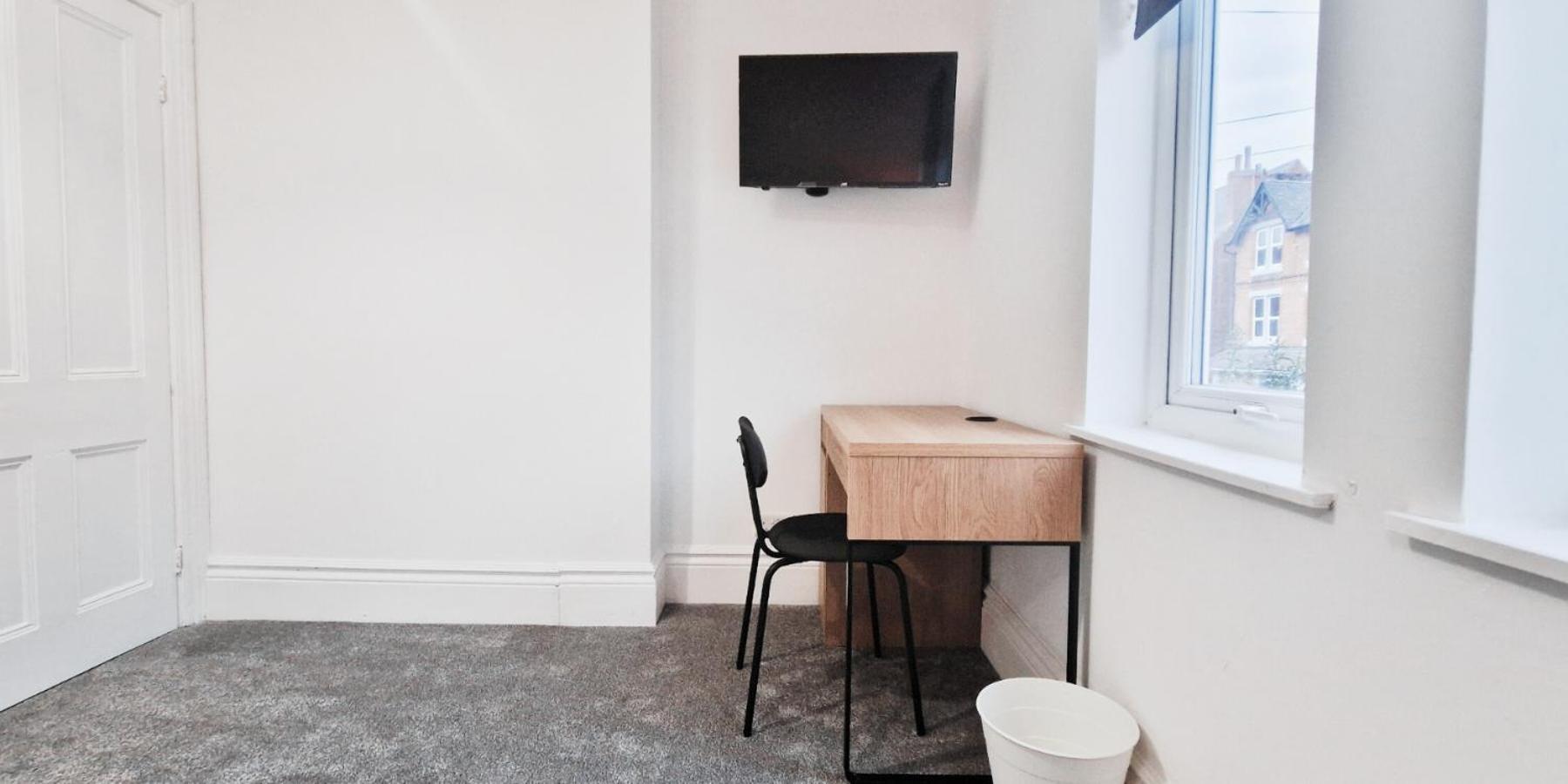 Spacious In Modern House Near