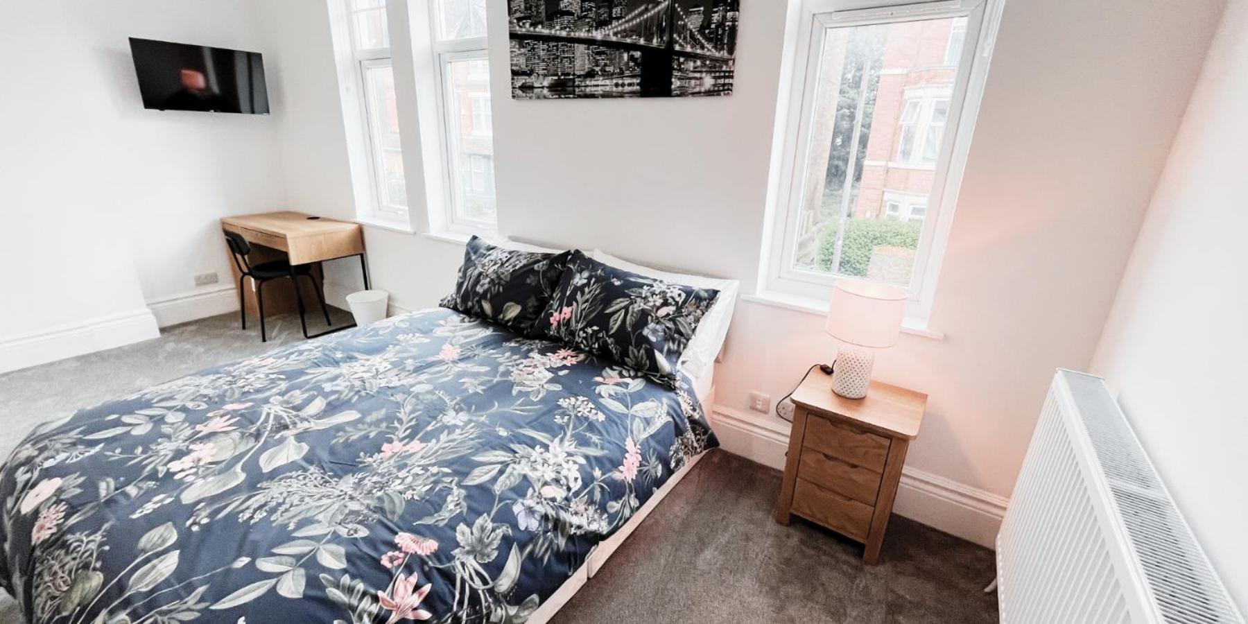 Spacious In Modern House Near Apartment Nottingham