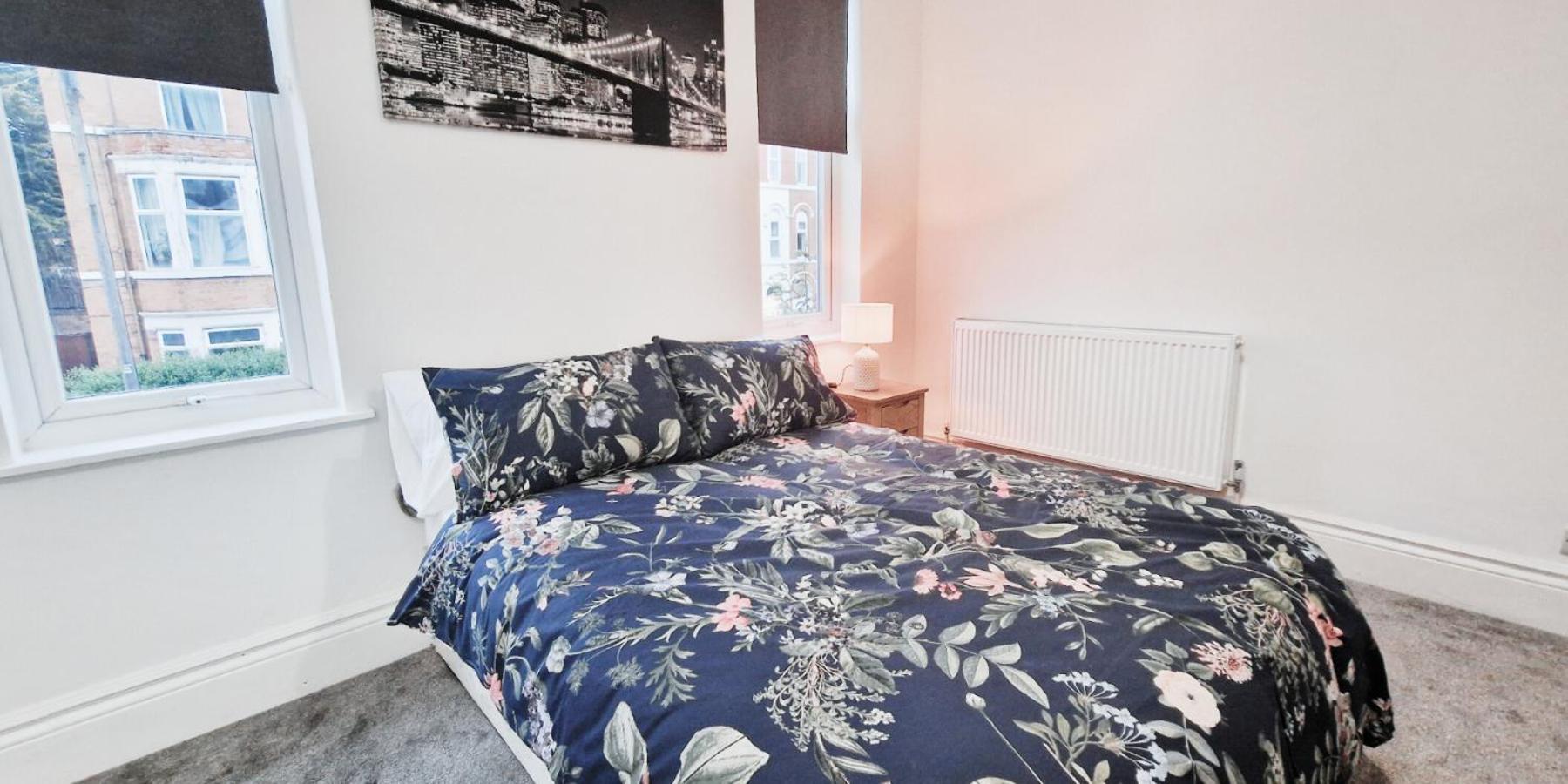 Apartamento Spacious In Modern House Near