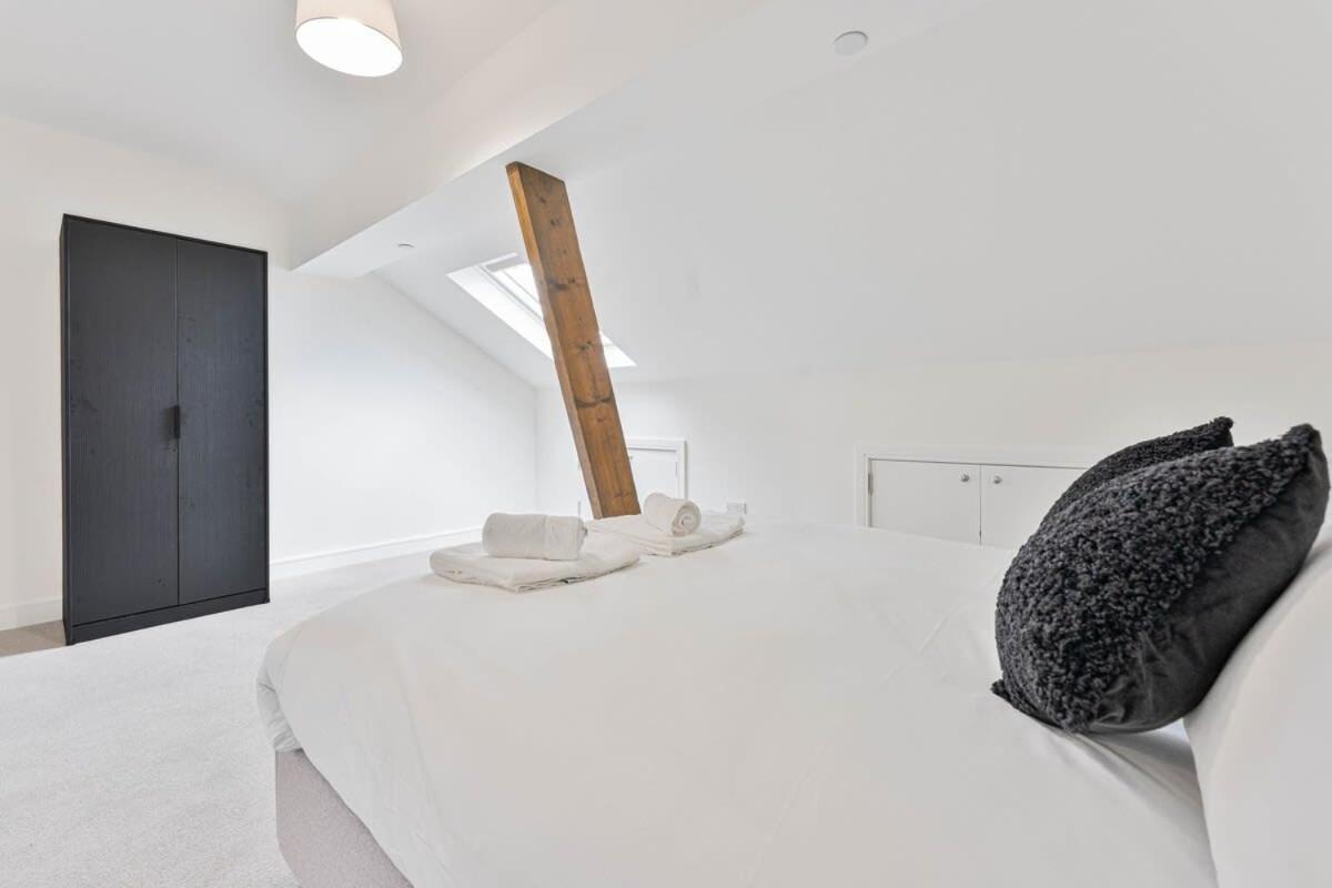 Apartment Modern 2 Bedroom In *