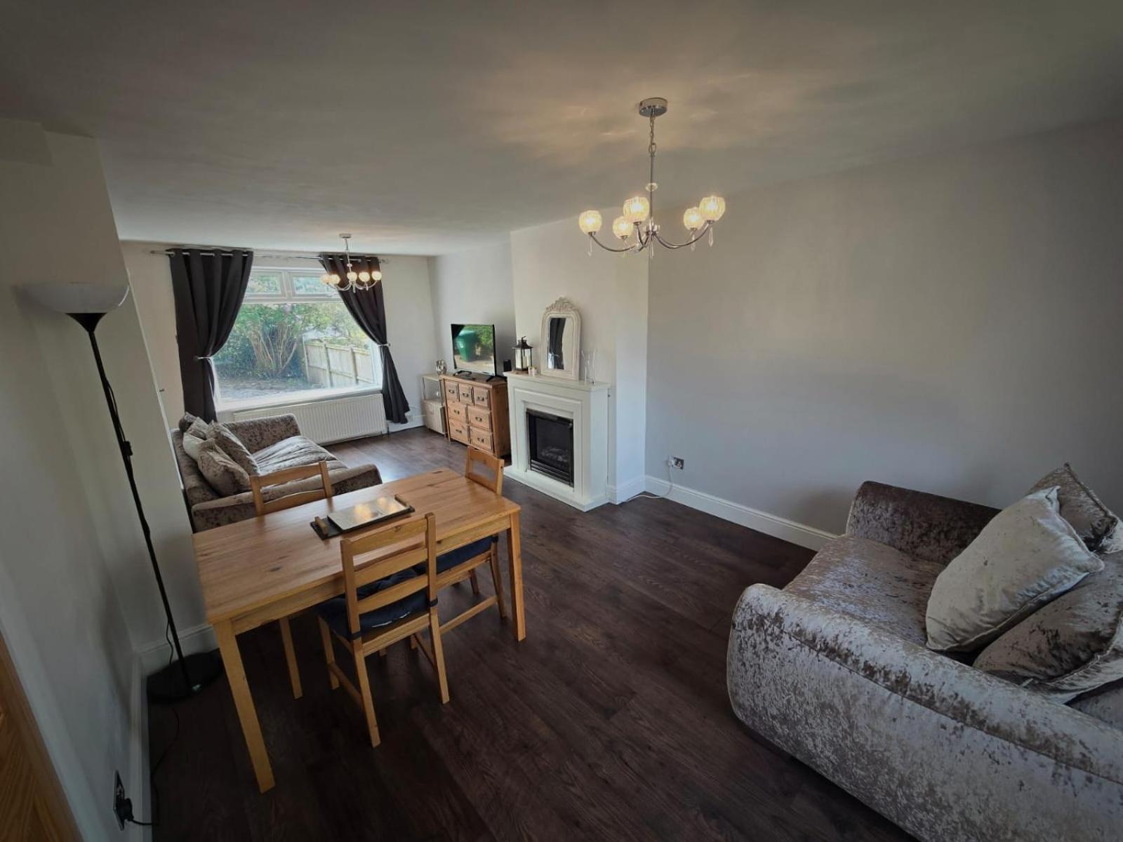 Comfy, 3 Bedroom House, Ng5, Free Parking Nottingham