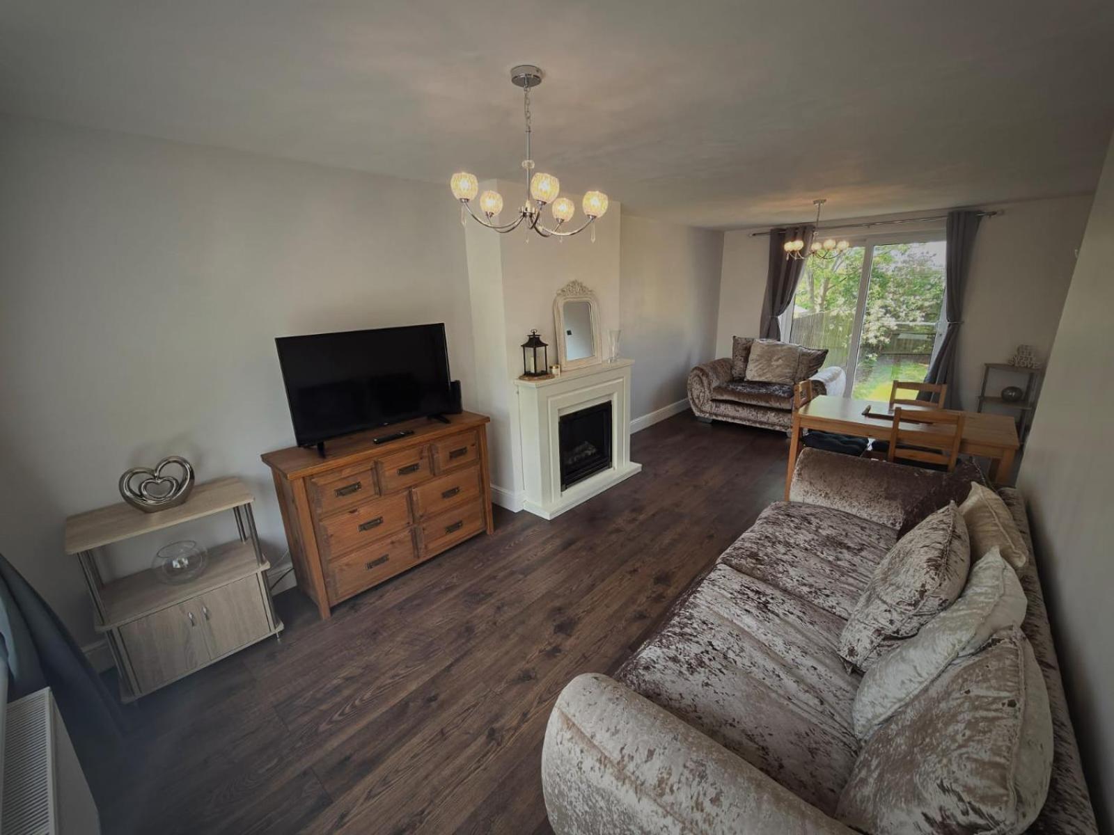 Holiday home Comfy, 3 Bedroom House, Ng5, Free Parking