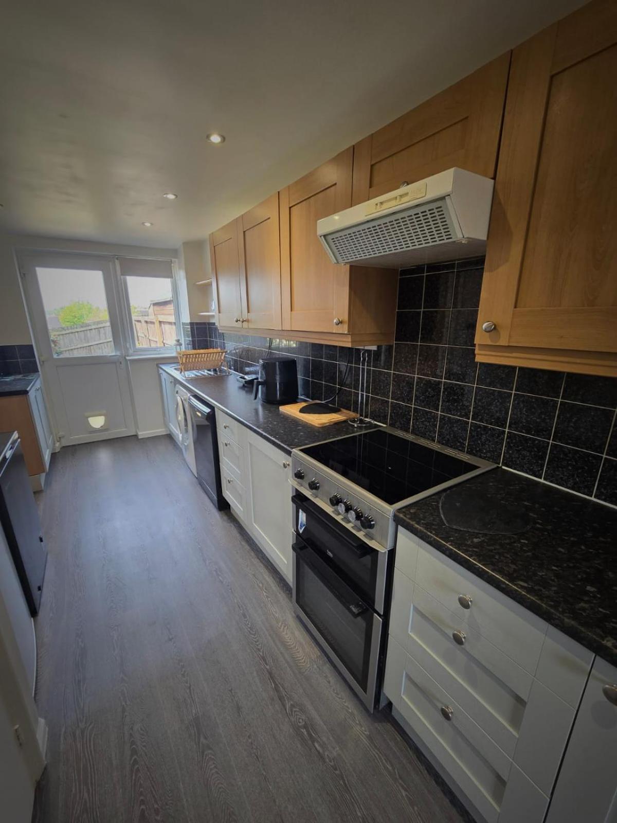Holiday home Comfy, 3 Bedroom House, Ng5, Free Parking