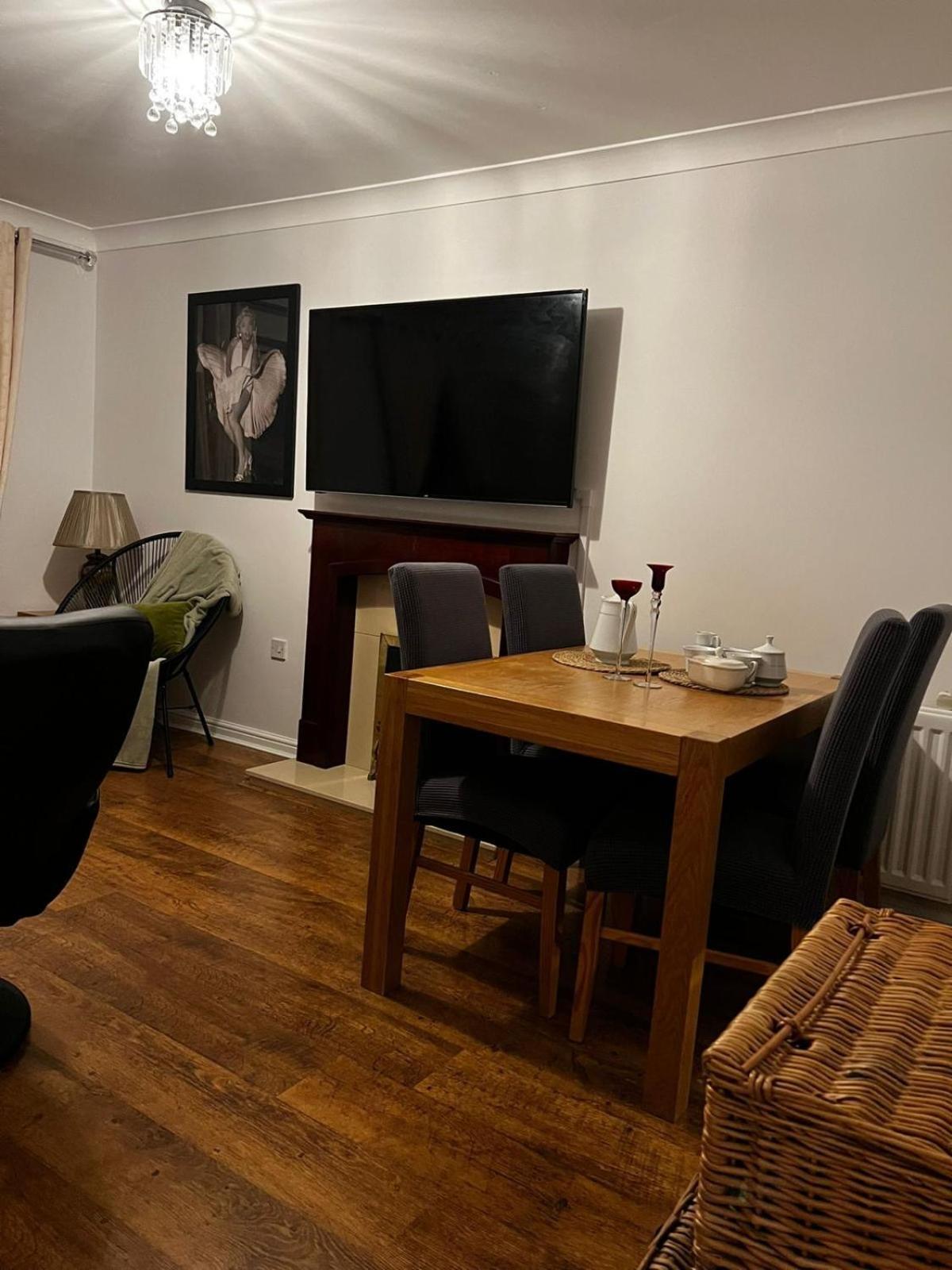 Only- Option Of The Entire House If Available - Private Property In Quiet Estate * Nottingham