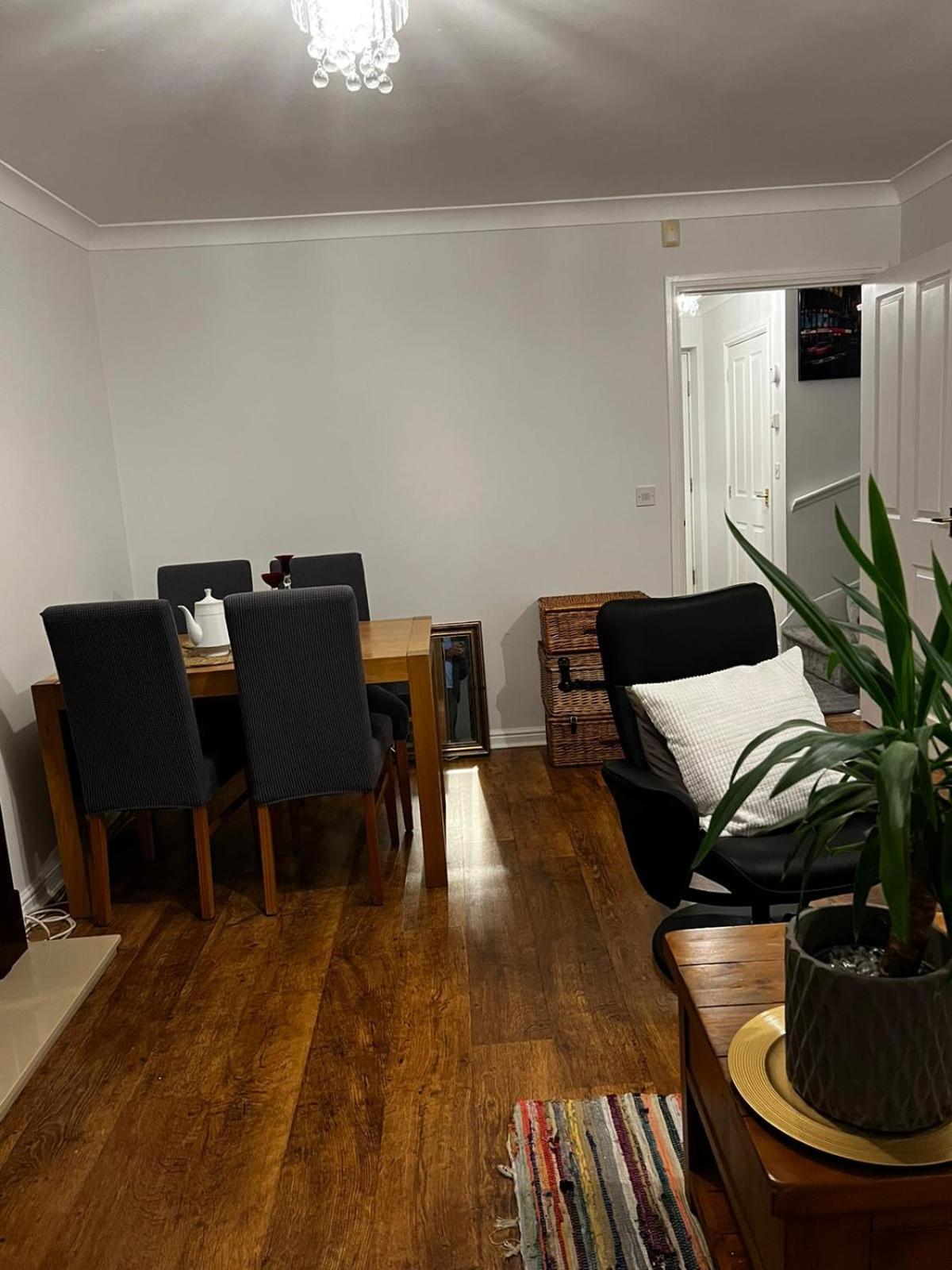Only- Option Of The Entire House If Available - Private Property In Quiet Estate Nottingham