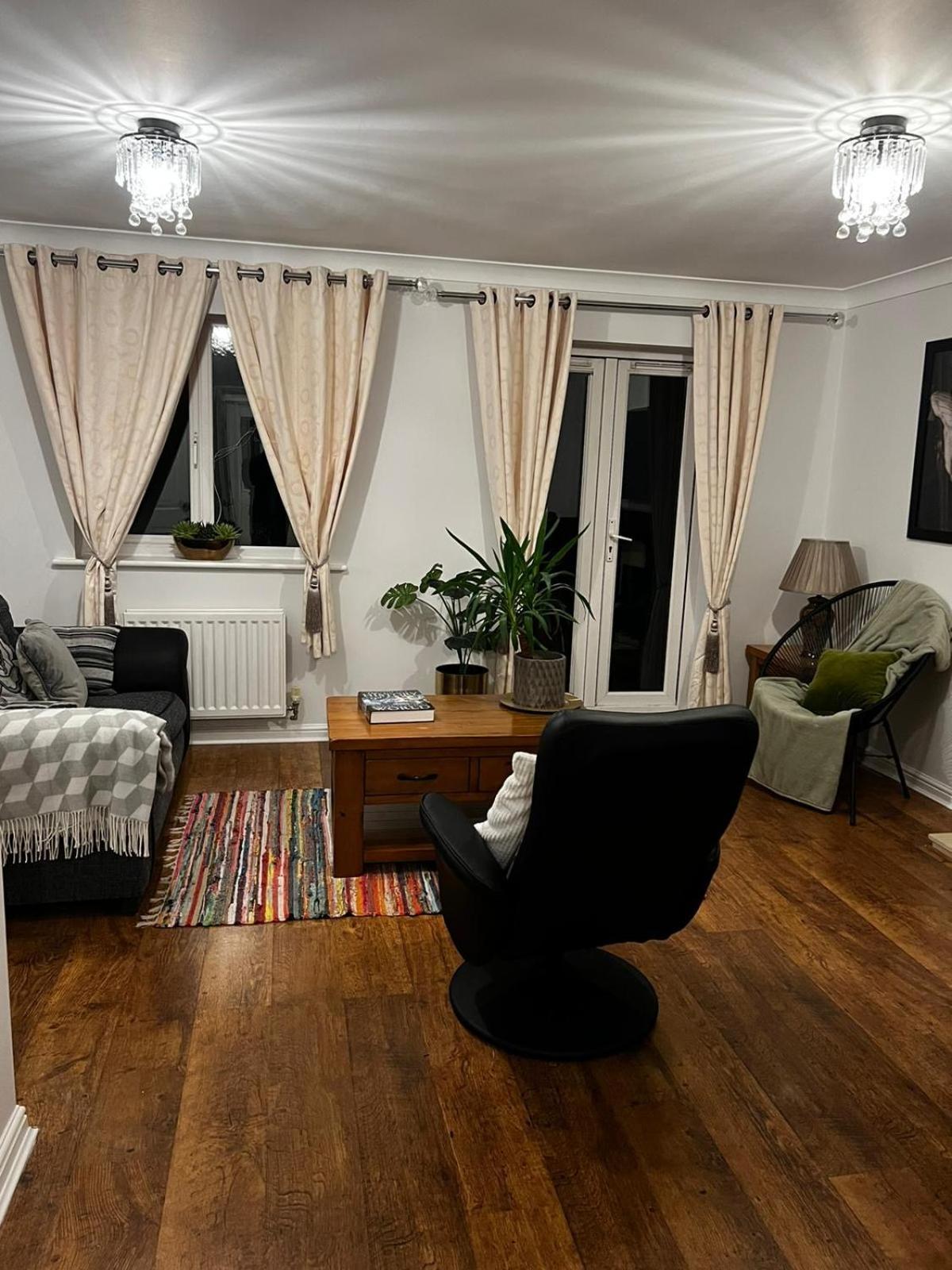 Guest house Only- Option Of The Entire House If Available - Private Property In Quiet Estate Nottingham