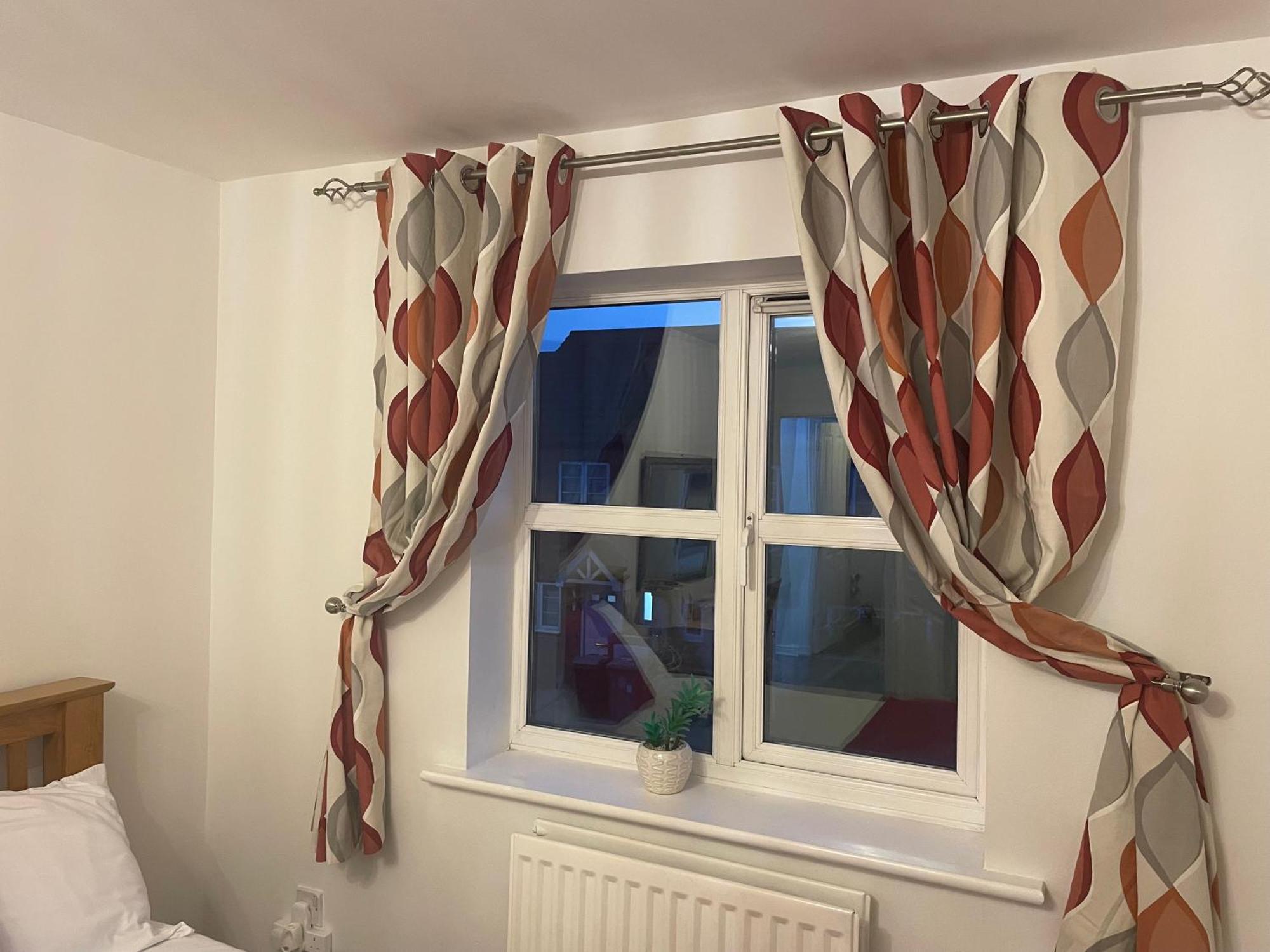 Only- Option Of The Entire House If Available - Private Property In Quiet Estate * Nottingham