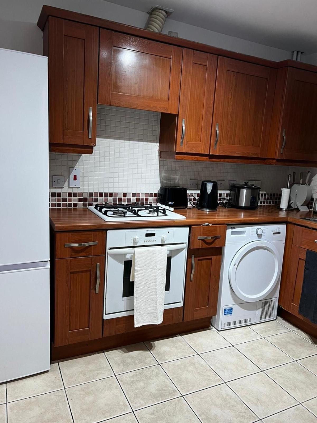 Only- Option Of The Entire House If Available - Private Property In Quiet Estate Guest house *