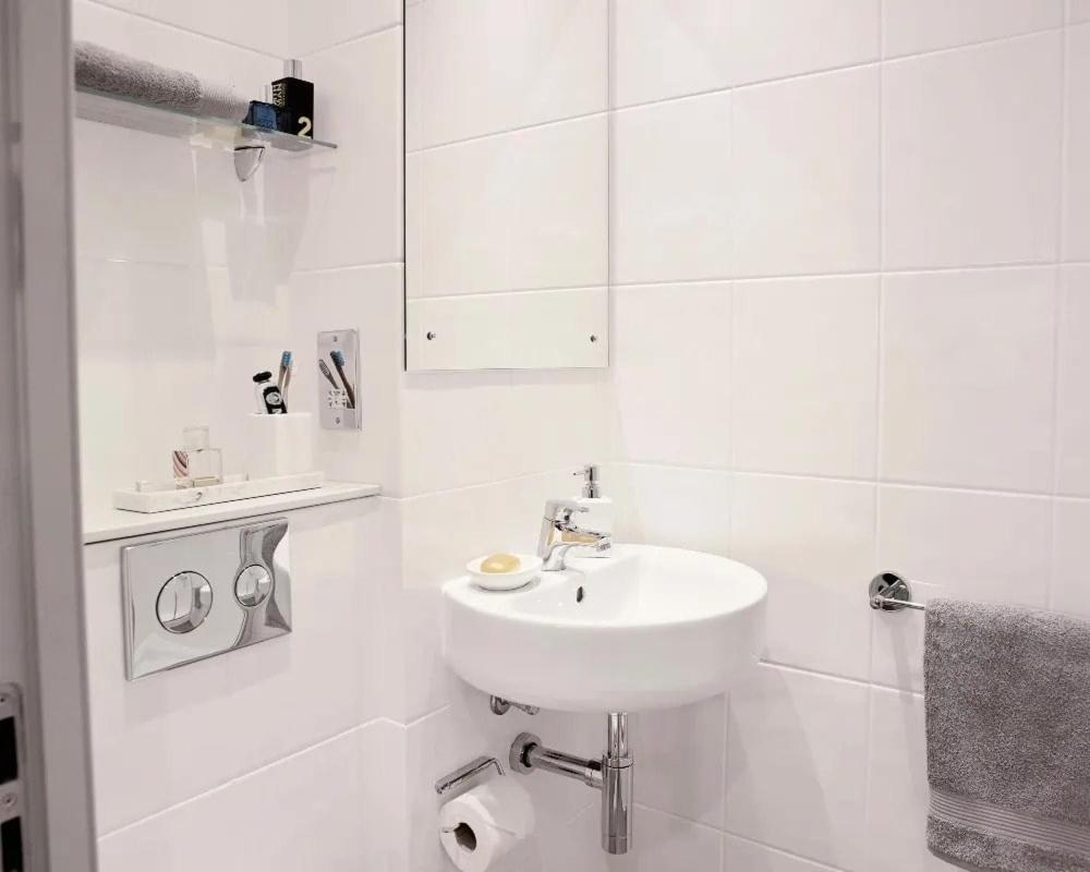 Student Only Zeni Central Apartment