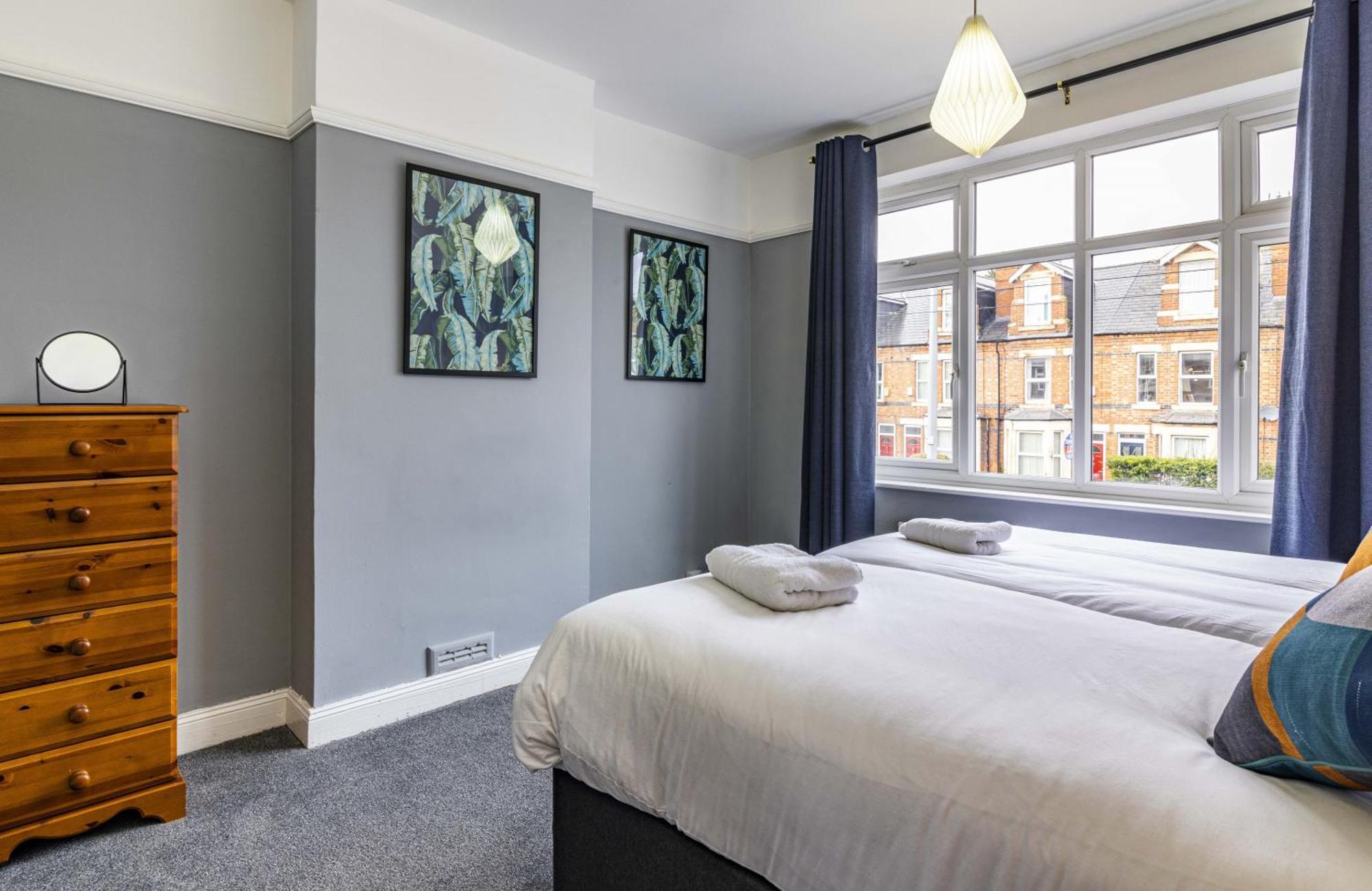 Pousada Lovely 4bdr Home- Off Street Parking Sleeps 7 Nottingham