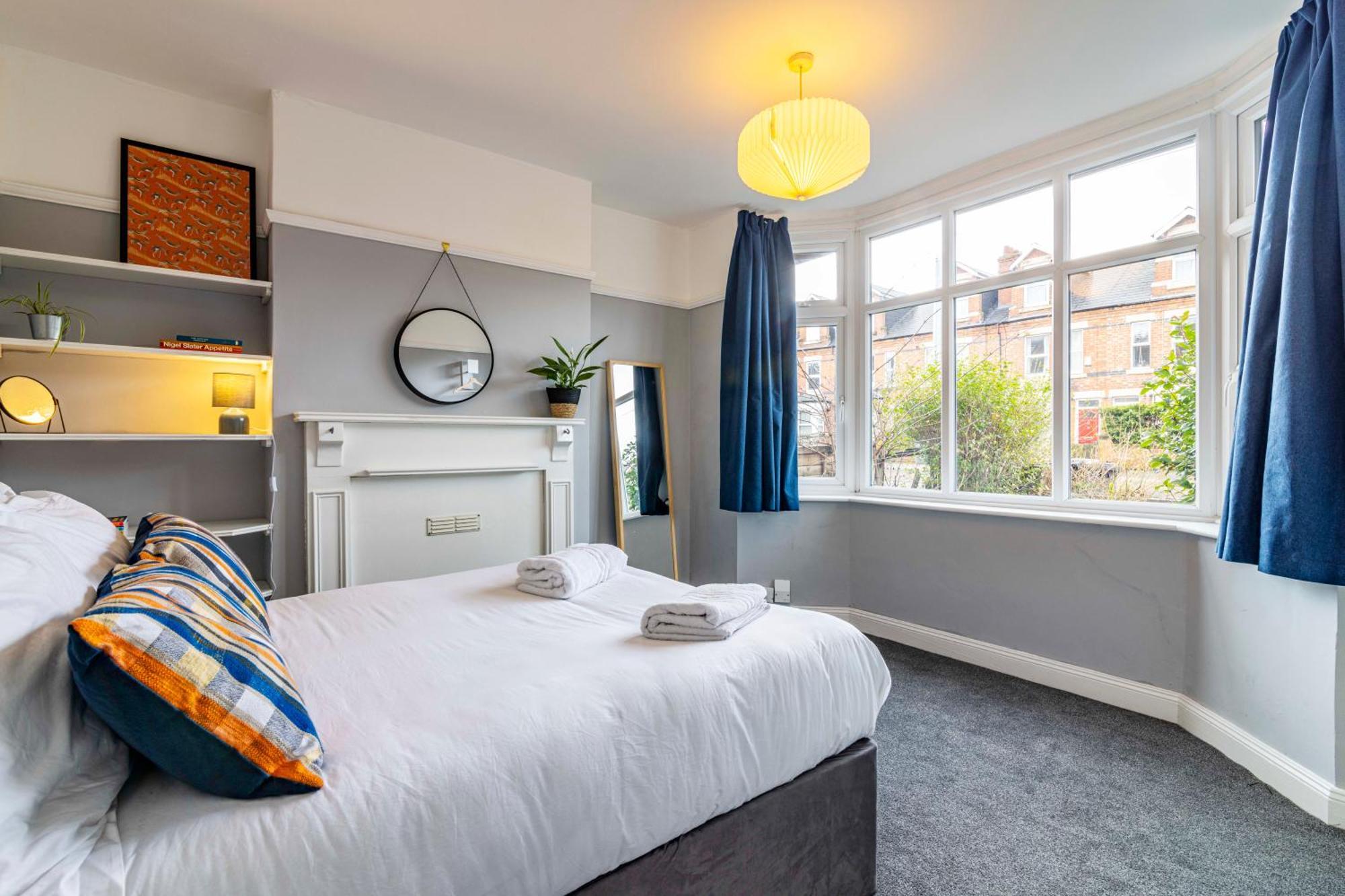 Pousada Lovely 4bdr Home- Off Street Parking Sleeps 7 *