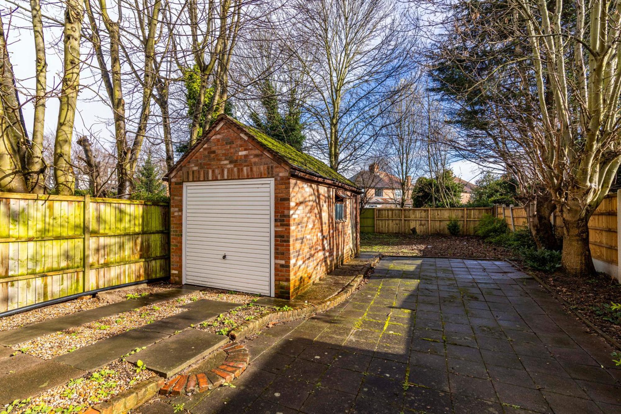 Villa Lovely 4bdr Home- Off Street Parking Sleeps 7 *