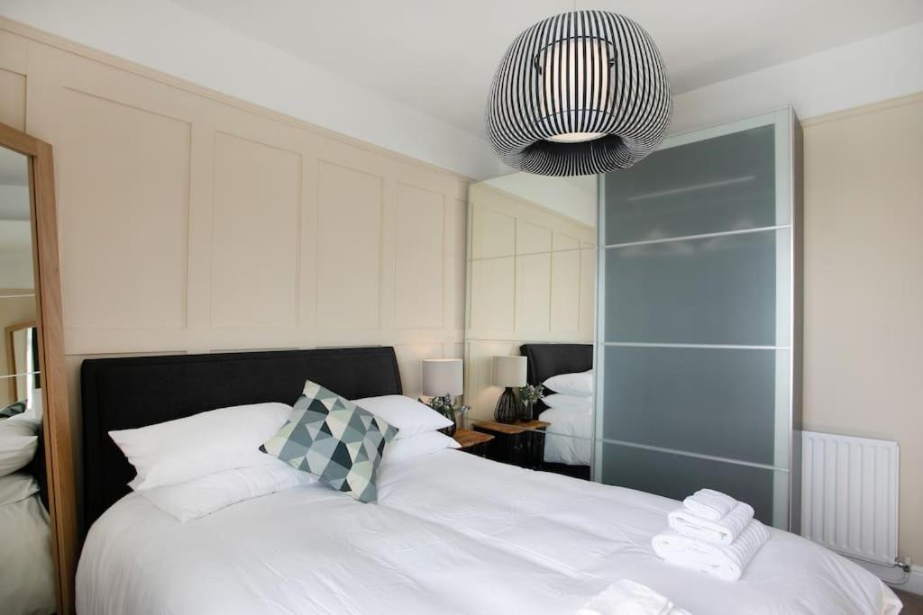 Stylish 4 Bed In W/parking Casa de férias