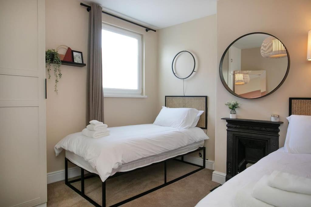 Casa de férias Stylish 4 Bed In W/parking
