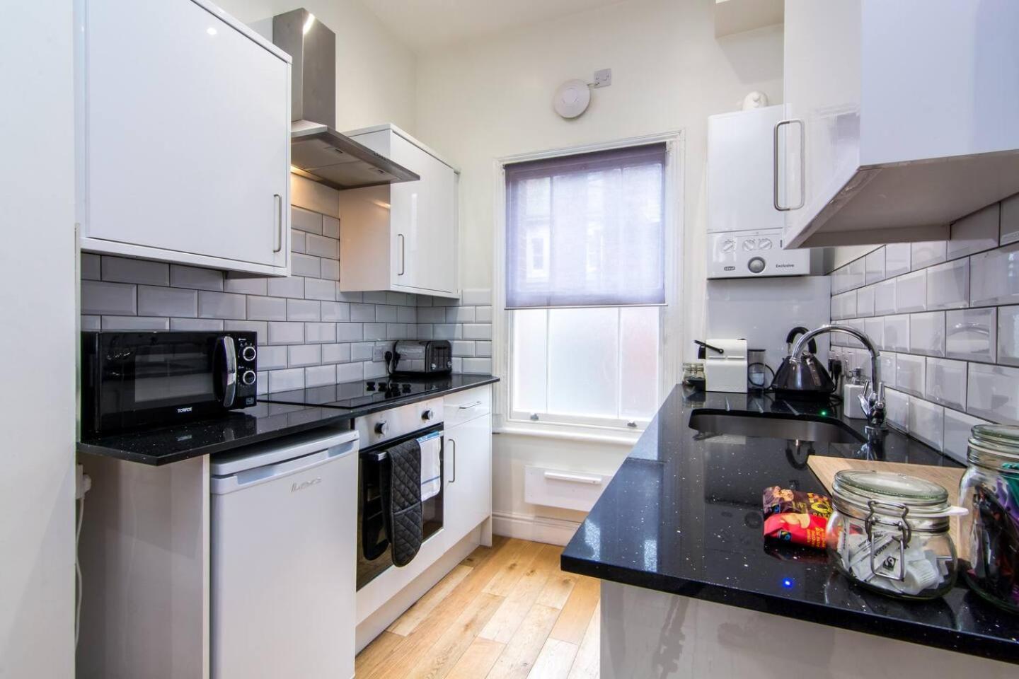 Modern & Open 1bed In The Heart Of Apartment