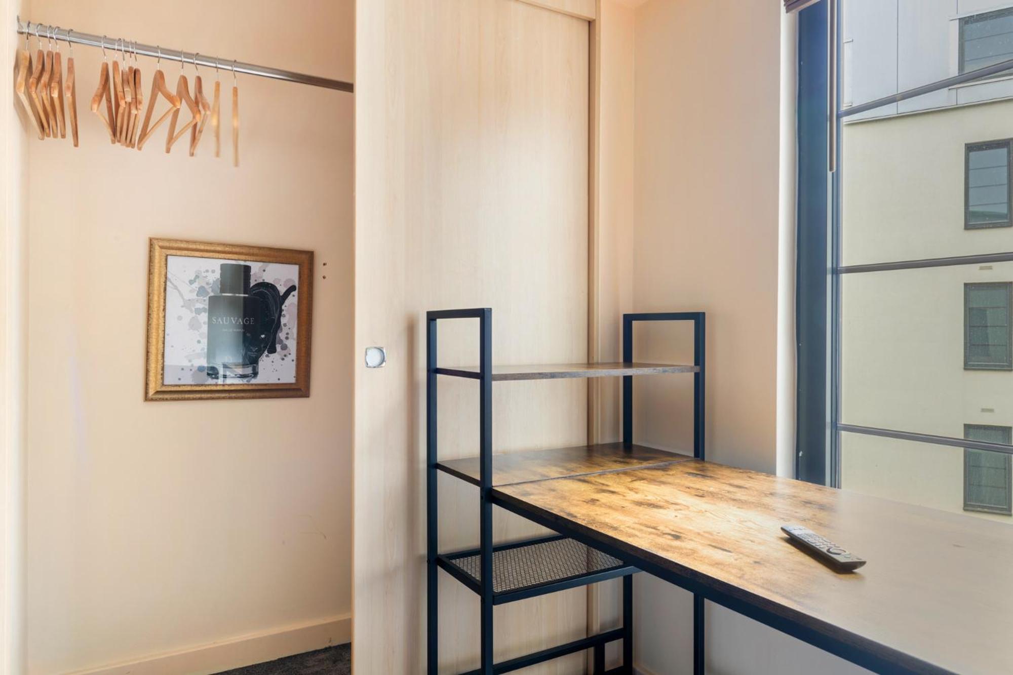 Luxurious 2 Bedroom + Free Parking