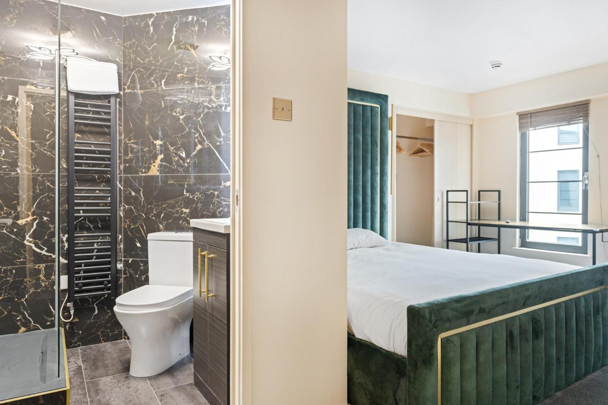 Luxurious 2 Bedroom + Free Parking Apartment