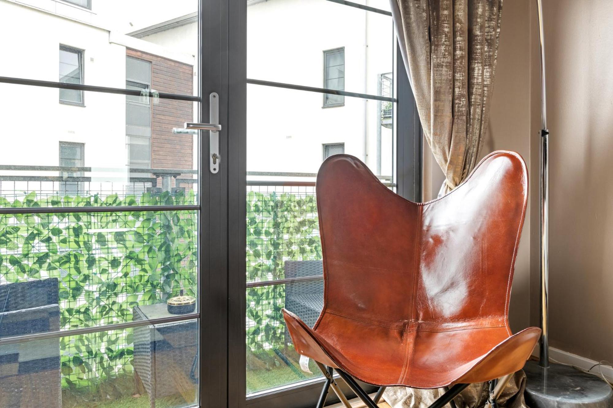 Luxurious 2 Bedroom + Free Parking *