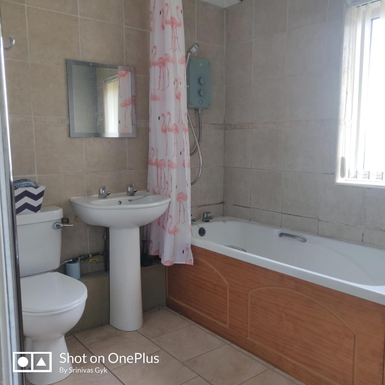 Apartment Nice 2 Bedroom House Near City Hospital
