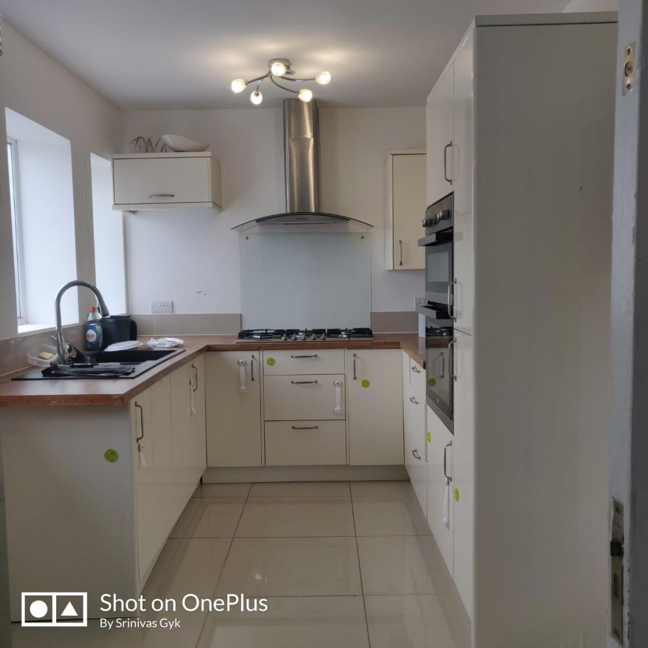 Apartment Nice 2 Bedroom House Near City Hospital