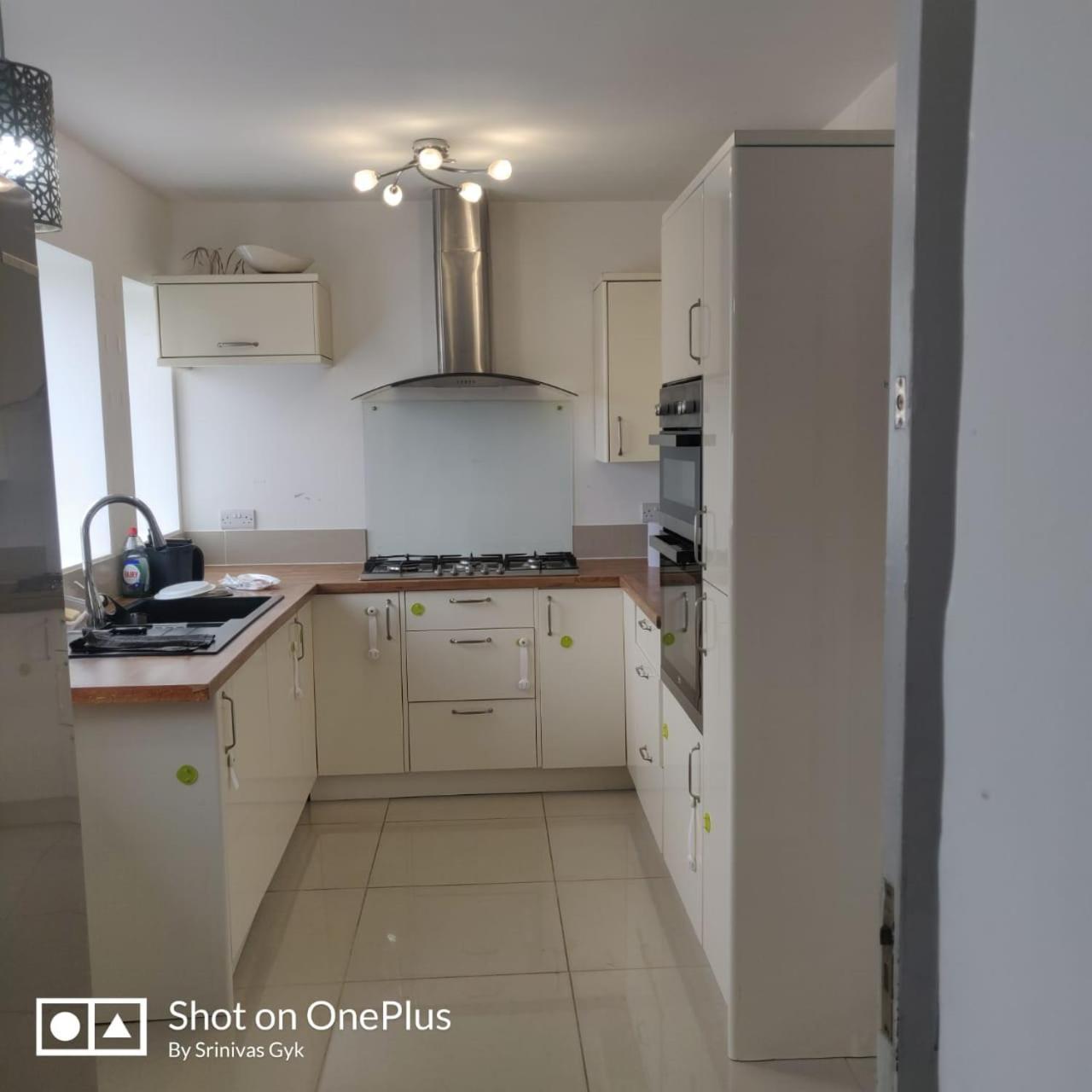 Nice 2 Bedroom House Near City Hospital * Nottingham