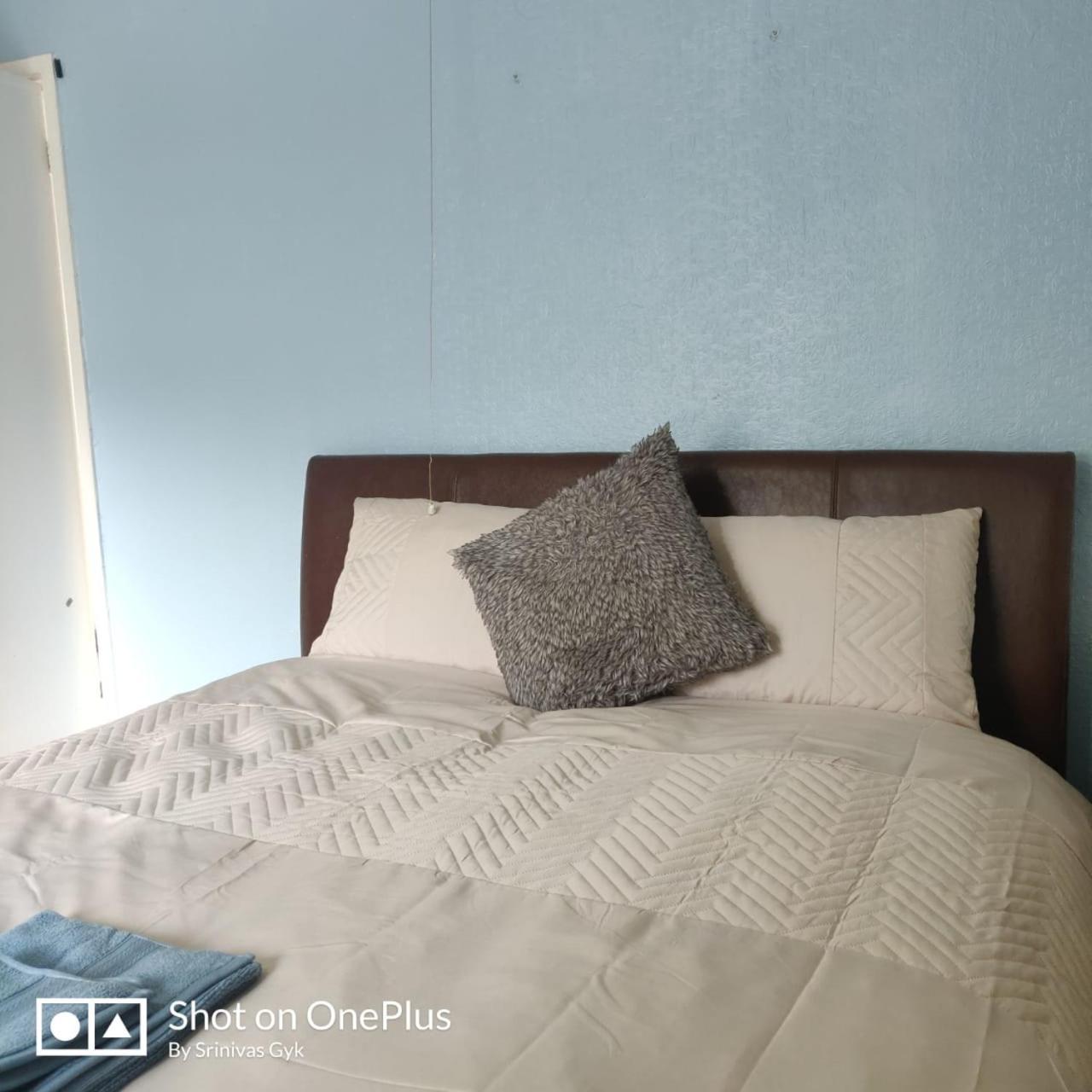 Nice 2 Bedroom House Near City Hospital * Nottingham