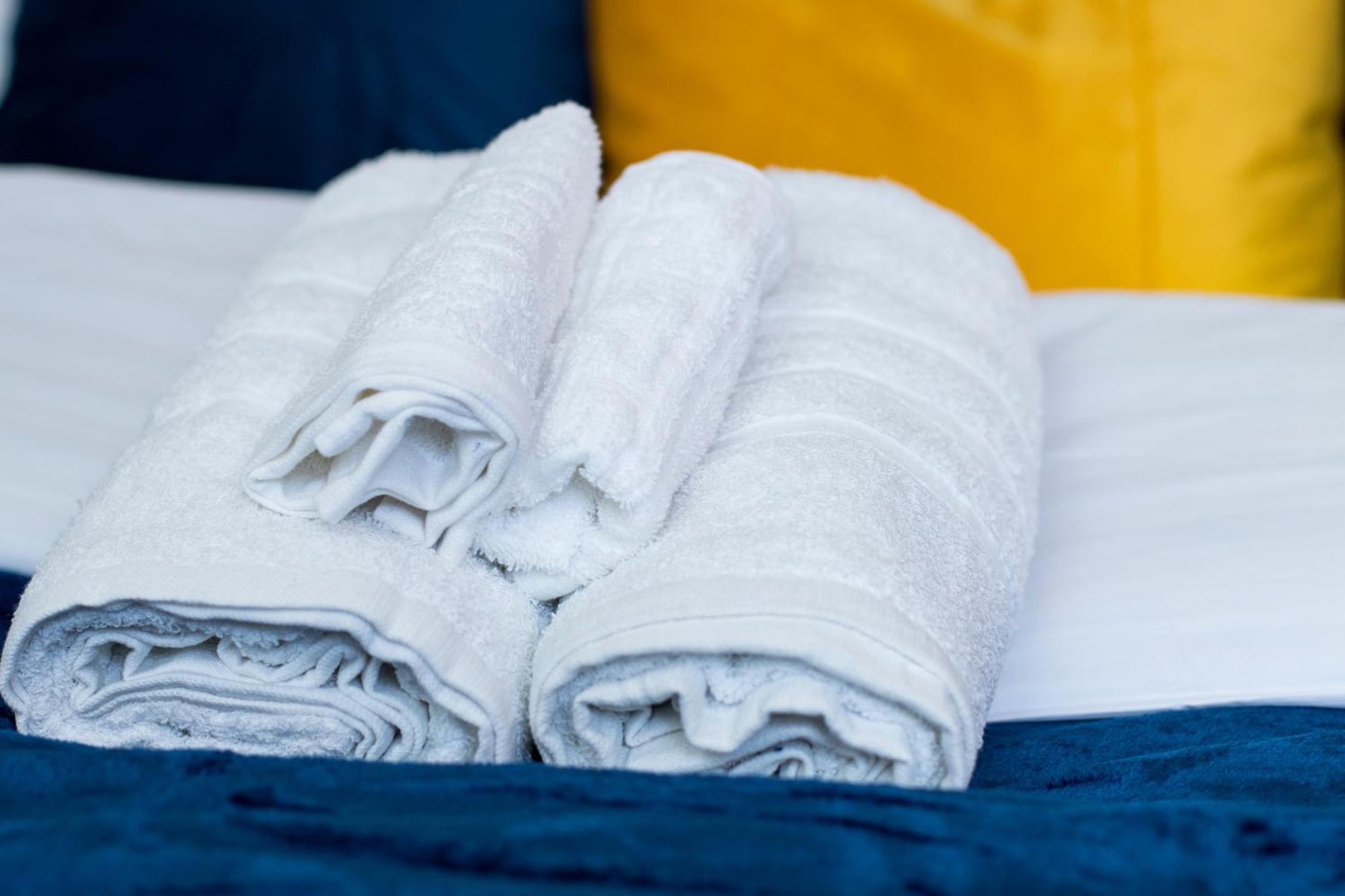 Casa de férias Luxurious 2-bedroom Haven In Vibrant Robinhood: Ideal For Business Or Leisure *