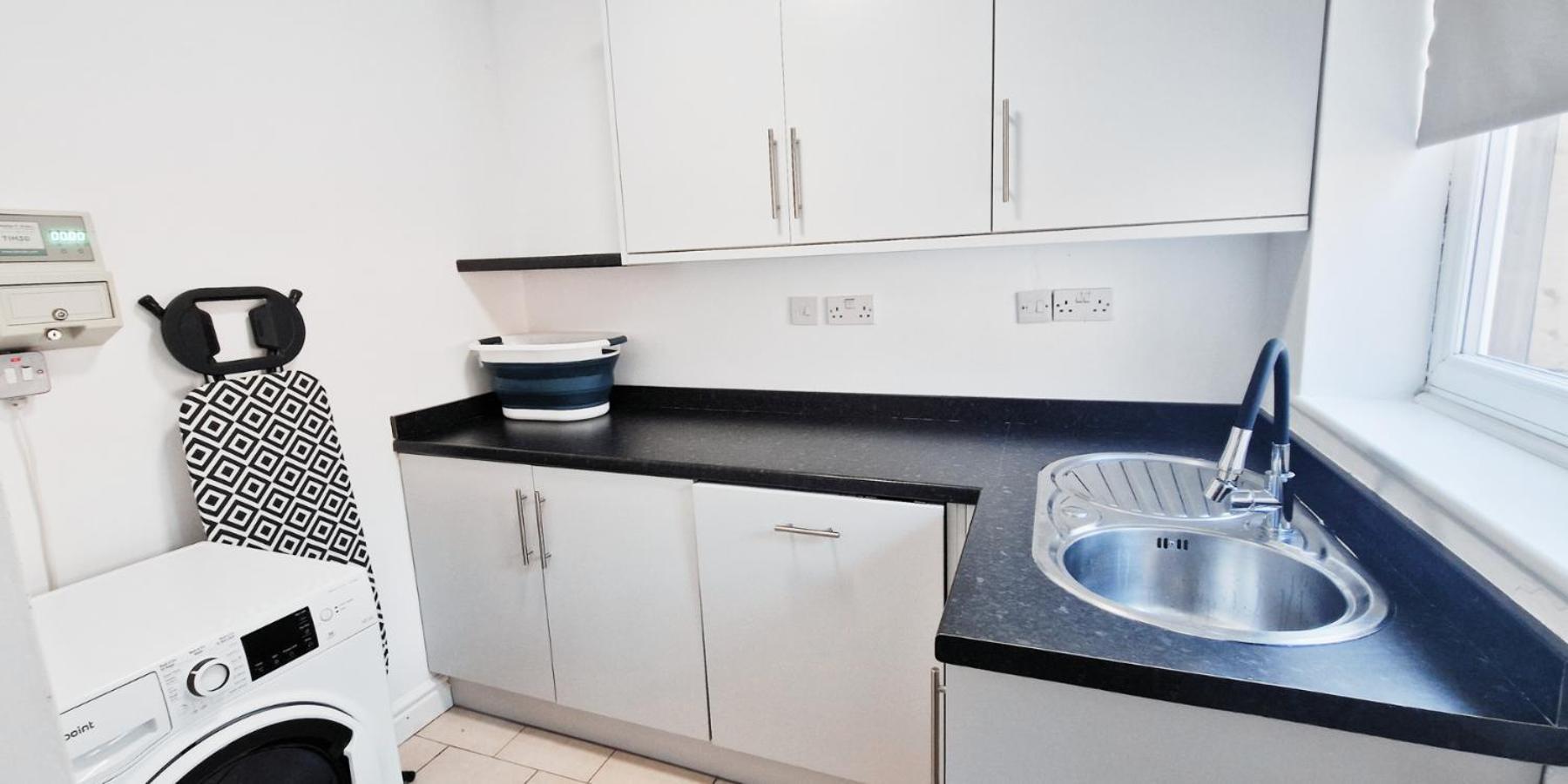 Large In Modern House Near Apartamento *