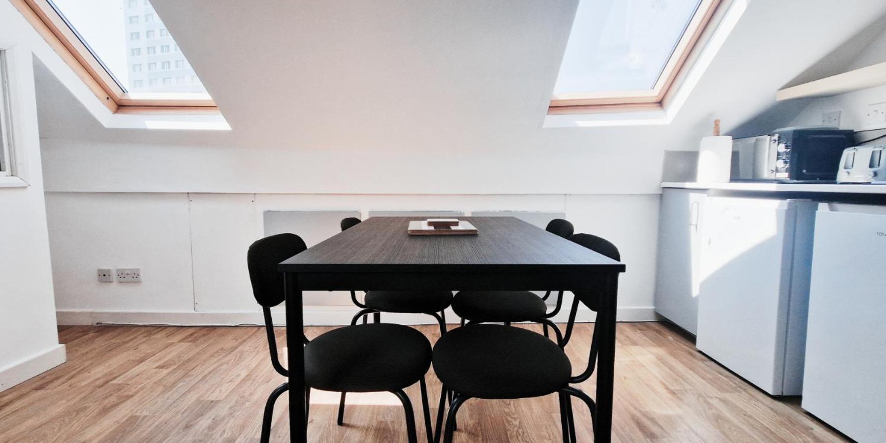Large In Modern House Near Apartamento *