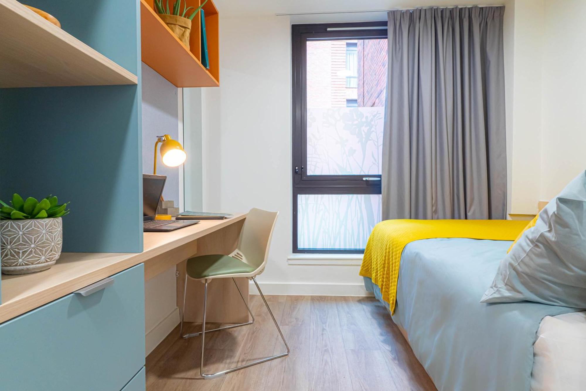 Student Only, Ensuite-in A Stylish At Signal Place *