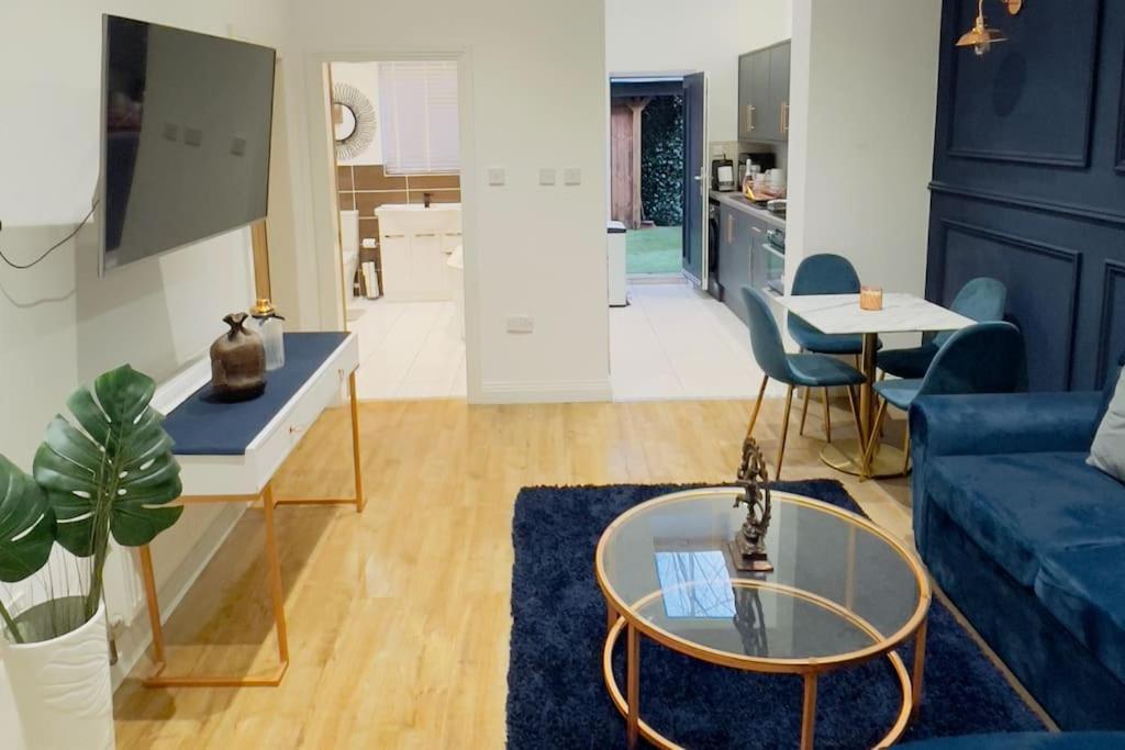 Blue Room, Stylish Near Centre Apartment Nottingham